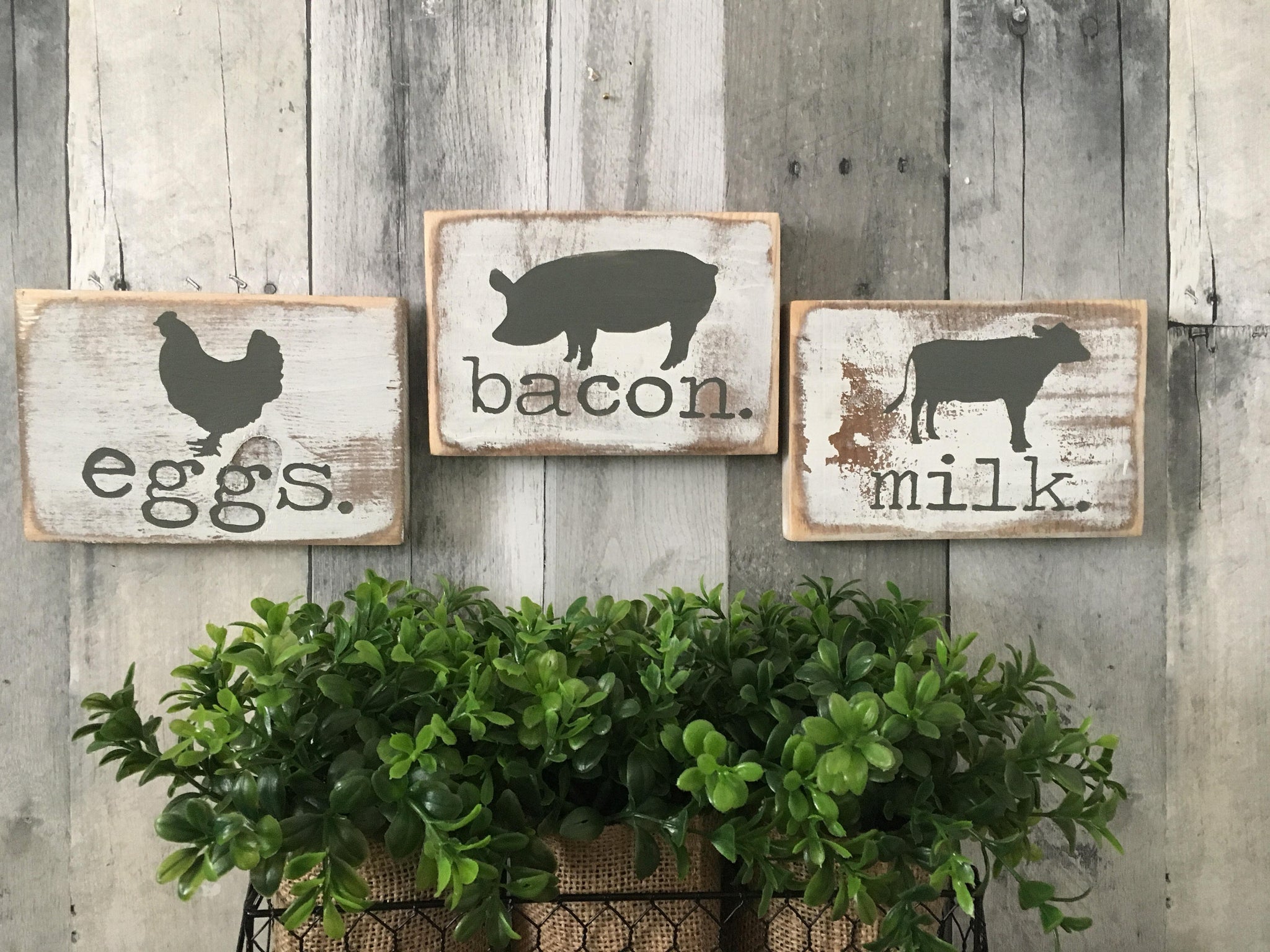 farmhouse kitchen decor. Farmhouse animals. Cow, pig, chicken.
