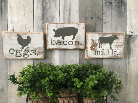 farmhouse kitchen decor. Farmhouse animals. Cow, pig, chicken.